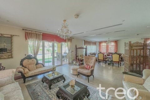 Villa de 4 chambres à Legacy, UAE No. 222749 8