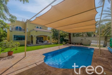 Villa de 4 chambres à Legacy, UAE No. 222749