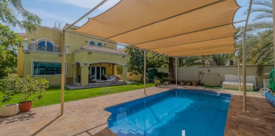 Villa de 4 chambres à Legacy, UAE No. 222749