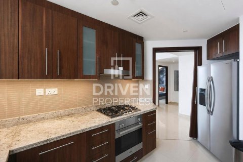 Квартира с 2 спальнями в Boulevard Point, ОАЭ №218637 6