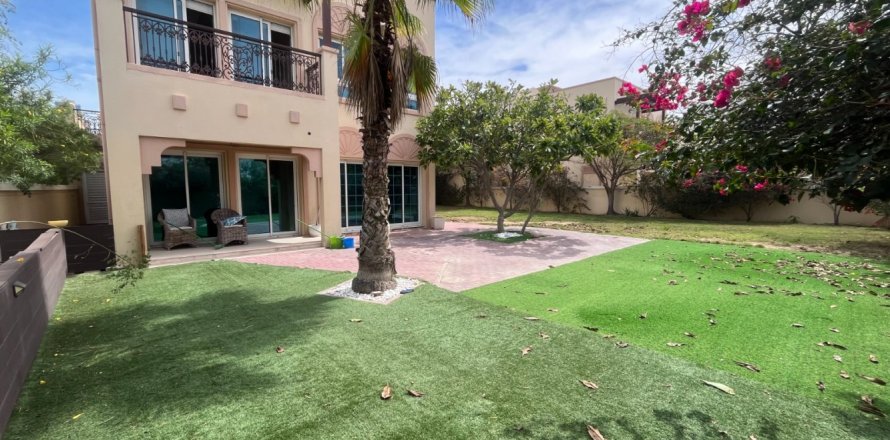 Villa de 2 chambres à Jumeirah Village Triangle, UAE No. 224598
