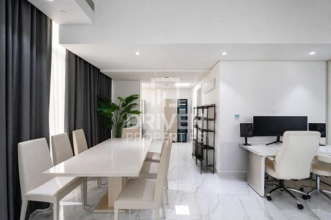 Penthouse de 3 dormitorios en District 15, UAE No. 215185 7