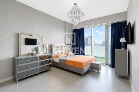 Penthouse de 3 dormitorios en District 15, UAE No. 215185 11