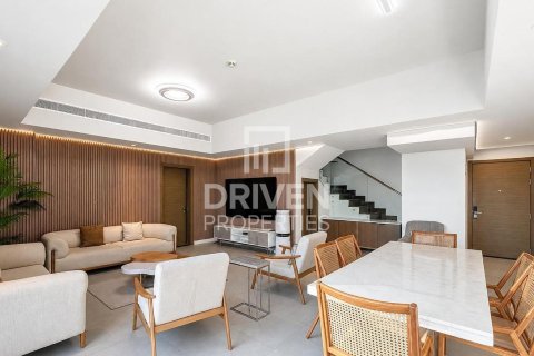 Penthouse de 3 dormitorios en District 15, UAE No. 215185 4