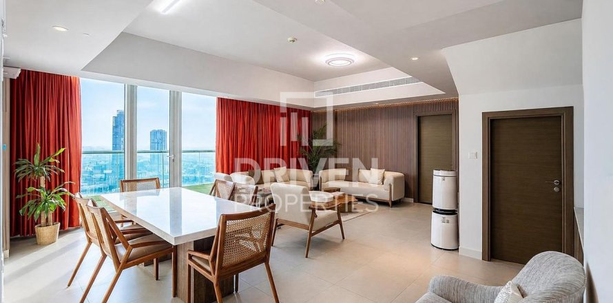 Penthouse de 3 dormitorios en District 15, UAE No. 215185