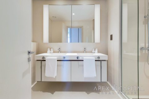 Квартира с 2 спальнями в EMAAR Beachfront, ОАЭ №4849 8