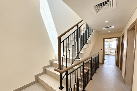 Townhouse de 5 dormitorios en Damac Lagoons, UAE No. 215393 4