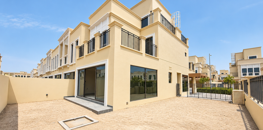 Townhouse de 5 dormitorios en Damac Lagoons, UAE No. 215393