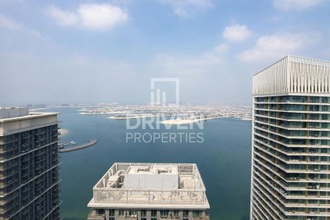 Appartement de 3 chambres à EMAAR Beachfront, UAE No. 221119