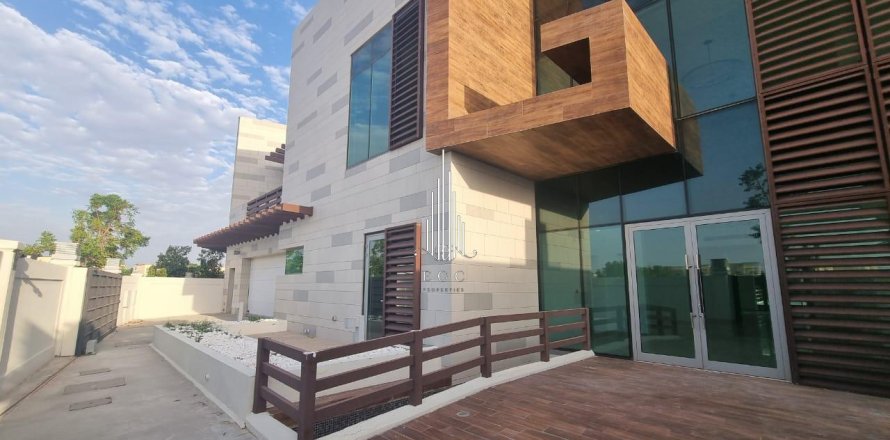 Villa de 6 dormitorios en Al Maqtaa, UAE No. 36756