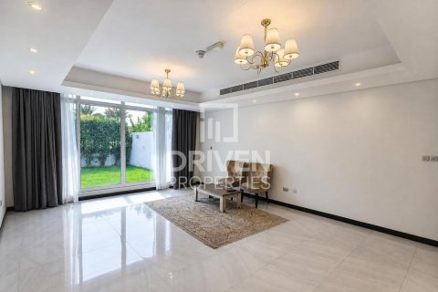 Villa de 3 dormitorios en Al Barsha South, UAE No. 218305 3