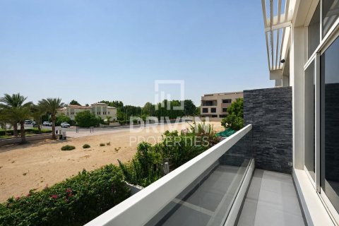 Villa de 3 dormitorios en Al Barsha South, UAE No. 218305 22