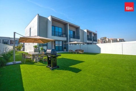 3 bedrooms Villa in Dubai, UAE No. 216626