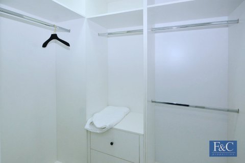 Appartement de 2 chambres à Shoreline Apartments, UAE No. 153352 6
