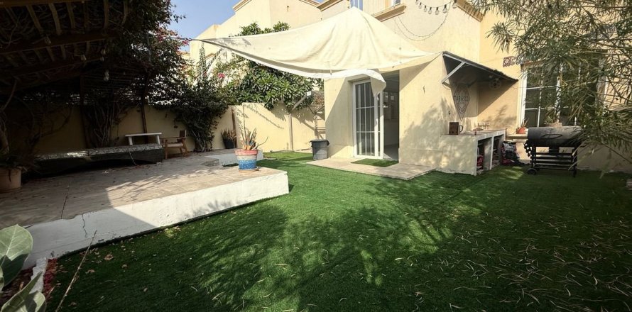 Villa de 2 dormitorios en Dubai, UAE No. 203436