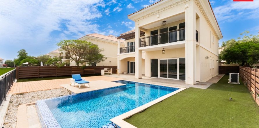 Villa de 5 chambres à Dubai, UAE No. 208117