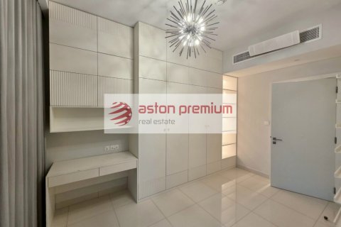 Квартира с 2 спальнями в EMAAR Beachfront, ОАЭ №203242 7