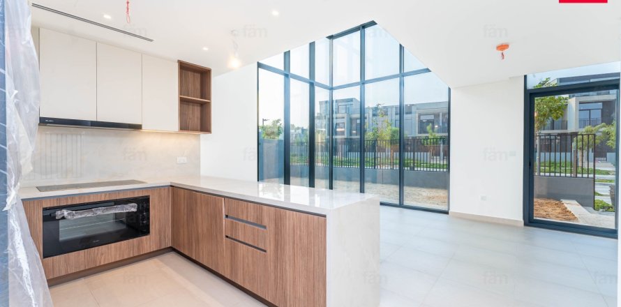 Villa de 4 dormitorios en Dubai, UAE No. 205536
