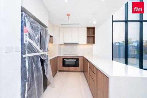 Villa de 4 dormitorios en Dubai, UAE No. 205536 8