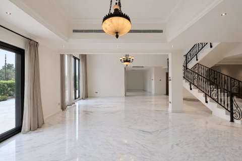 Вилла с 4 спальнями в Jumeirah Islands, ОАЭ №225570 12