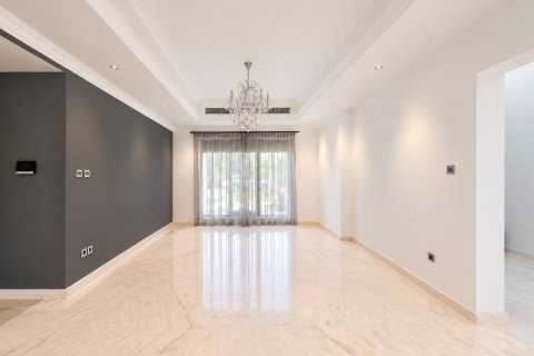 Вилла с 4 спальнями в Jumeirah Islands, ОАЭ №225570 13