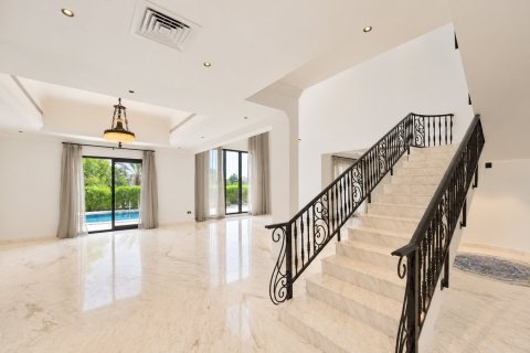Вилла с 4 спальнями в Jumeirah Islands, ОАЭ №225570 9