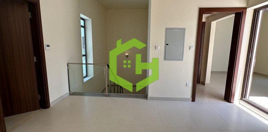 4 bedrooms Townhouse in District 11, UAE No. 22604