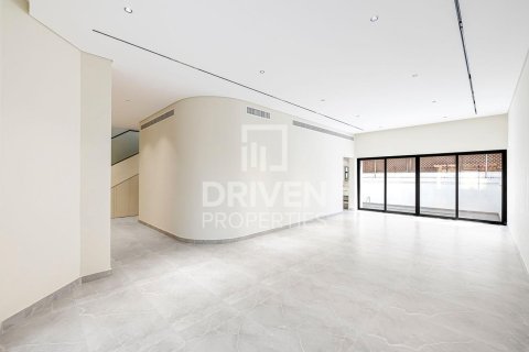 Villa de 4 dormitorios en Umm Suqeim, UAE No. 223194 6