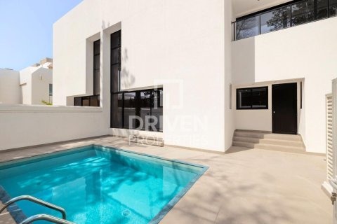 Villa de 4 dormitorios en Umm Suqeim, UAE No. 223194 3