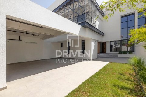 Villa de 4 dormitorios en Umm Suqeim, UAE No. 223194
