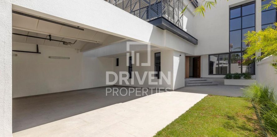 Villa de 4 dormitorios en Umm Suqeim, UAE No. 223194