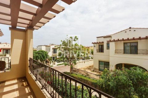 Villa de 3 chambres à Mirdif, UAE No. 202220 24