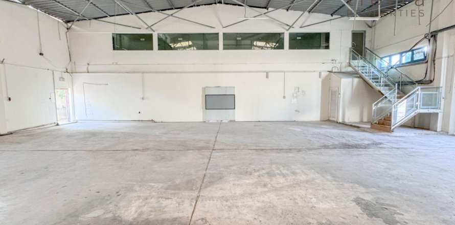 1393.5m² Warehouse in Al Qusais Industrial Area, UAE No. 46610