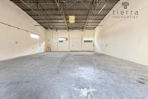 1393.5m² Warehouse in Al Qusais Industrial Area, UAE No. 46610 5