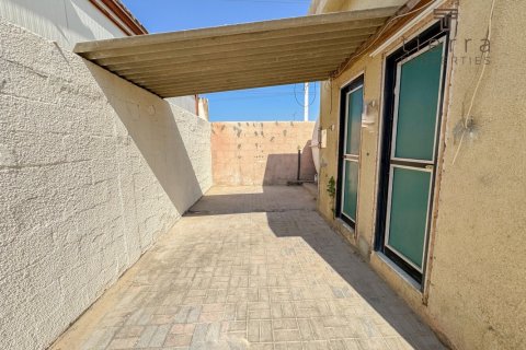 1393.5m² Warehouse in Al Qusais Industrial Area, UAE No. 46610 14