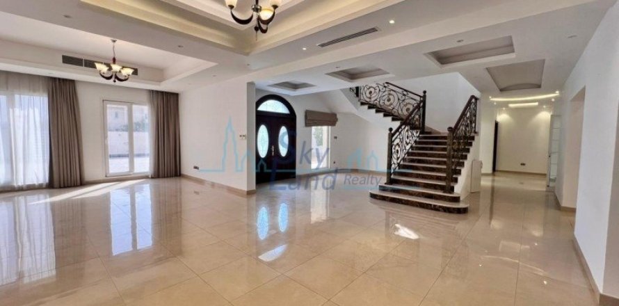 Villa de 5 dormitorios en Umm Suqeim, UAE No. 55257