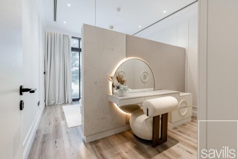 Вилла с 4 спальнями в Jumeirah Luxury, ОАЭ №220385 9