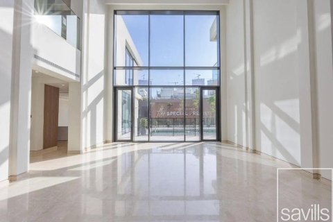 5 bedrooms Villa in Dubai, UAE No. 211027 3