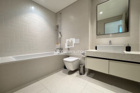 Appartement de 2 chambres à EMAAR Beachfront, UAE No. 130084 8