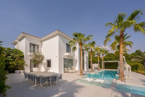 Villa de 4 dormitorios en Jumeirah Islands, UAE No. 202313