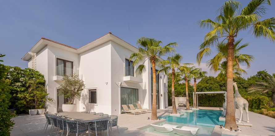 Villa de 4 dormitorios en Jumeirah Islands, UAE No. 202313