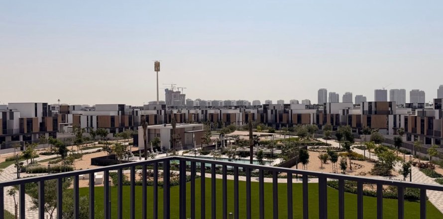 3 bedrooms Villa in Dubai, UAE No. 158175