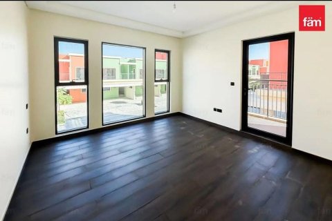4 bedrooms Villa in Dubai, UAE No. 216259 3