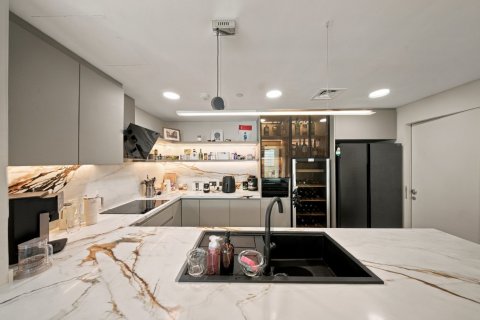 Apartment de 2 dormitorios en Al Raha Beach, UAE No. 221597 13