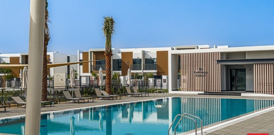 4 bedrooms Townhouse in Dubai, UAE No. 215705