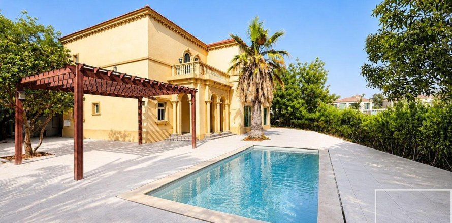 Villa de 4 dormitorios en Jumeirah Islands, UAE No. 205981