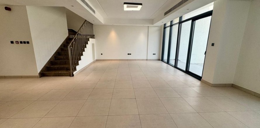 4 bedrooms Townhouse in Dubai, UAE No. 219048