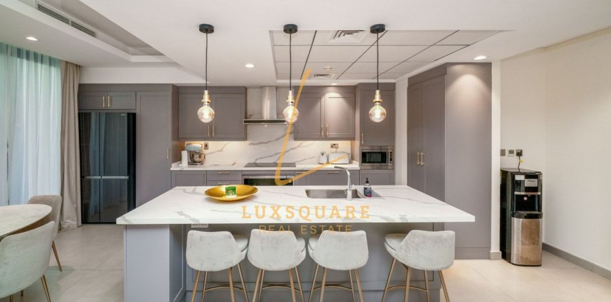 3 bedrooms Villa in Motor City, UAE No. 220206