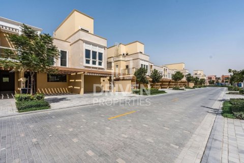 Townhouse de 4 dormitorios en Damac Lagoons, UAE No. 221383 4