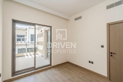 Townhouse de 4 dormitorios en Damac Lagoons, UAE No. 221383 8